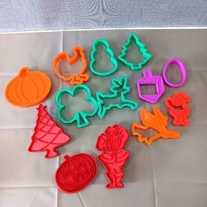 Bread Molds Cookie Cutters 13 piece lot set‎ Holiday Xmas Halloween+ Plastic